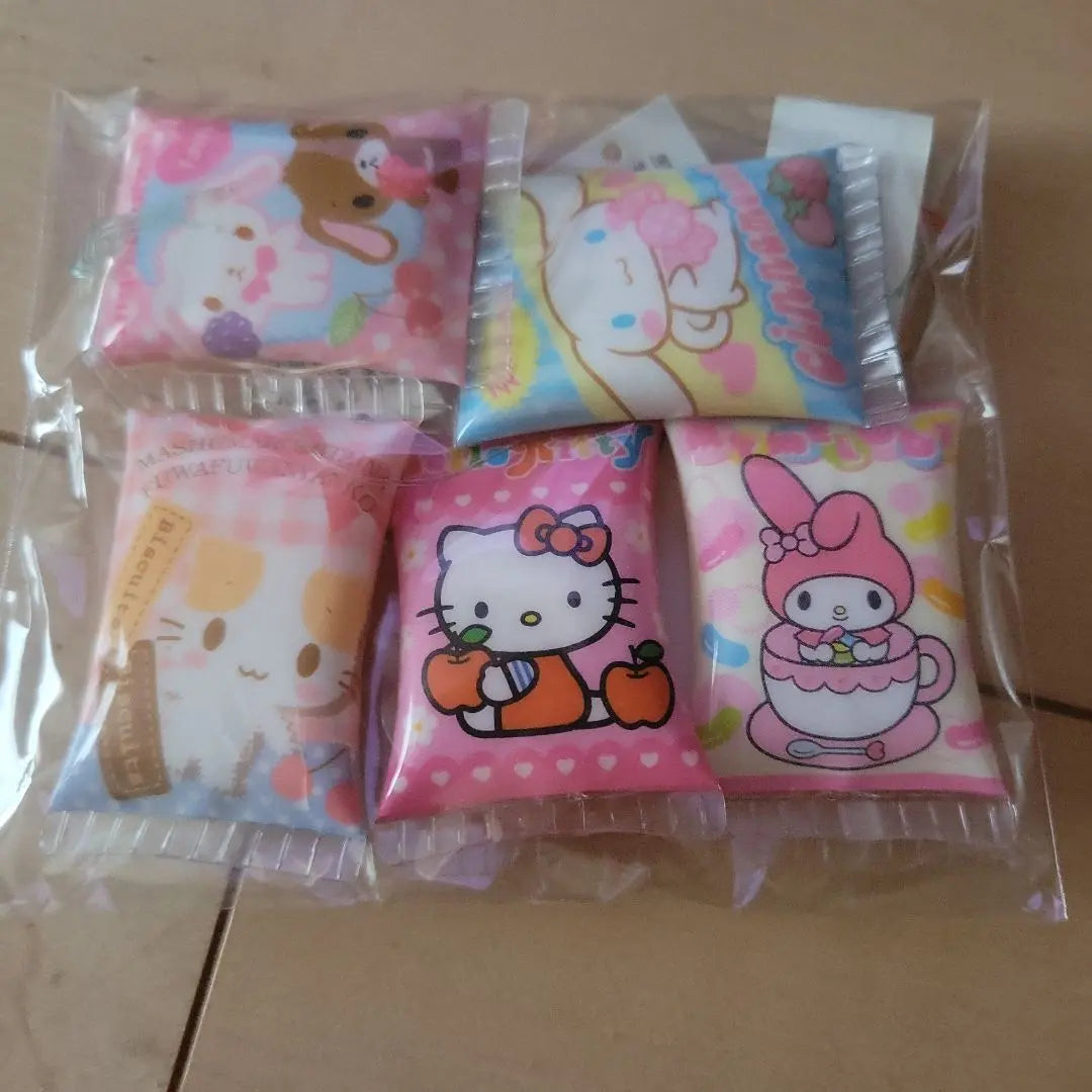 Sanrio! 2007 Kitty, My Melo, Cinnamo, and other sweets 5 pieces