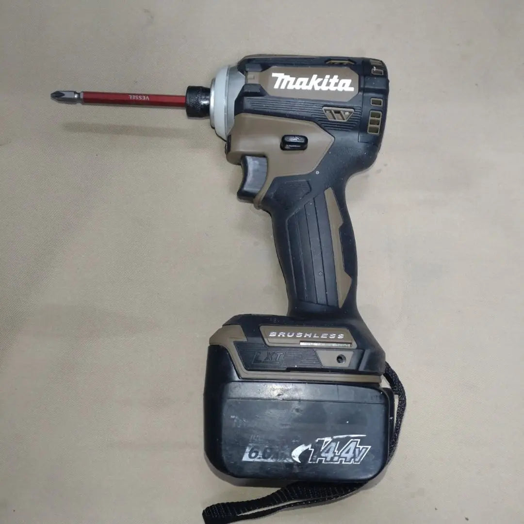 Cargador de impacto Makita TD161D de 14,4 V sin usar, juego completo