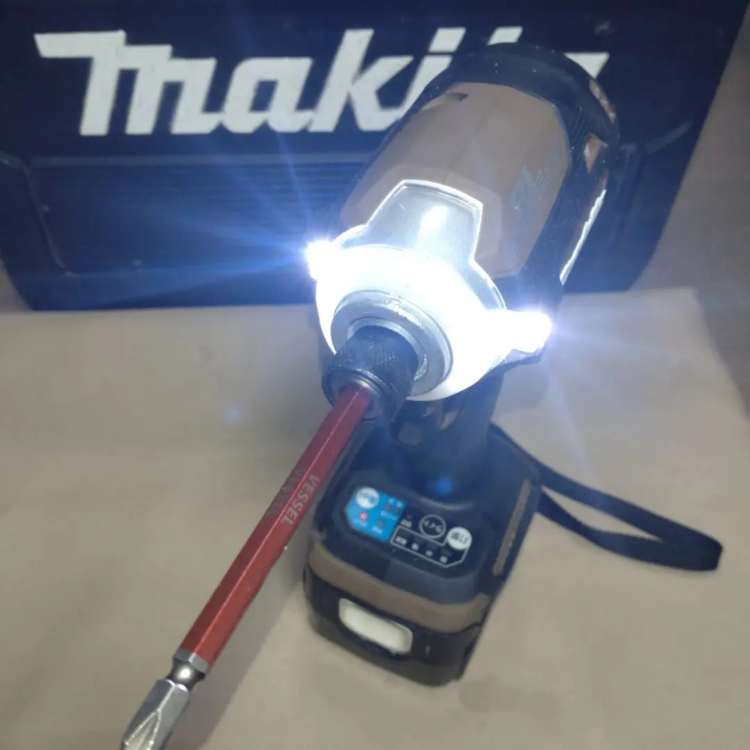 Cargador de impacto Makita TD161D de 14,4 V sin usar, juego completo