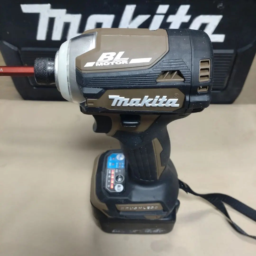 Cargador de impacto Makita TD161D de 14,4 V sin usar, juego completo