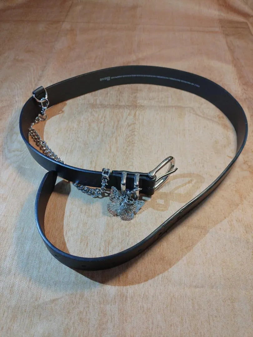 Butterfly buckle belt DIVIDED H&M