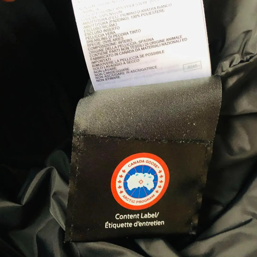 [Good condition] Canada Goose Down Jacket, M Size, Black 4080M