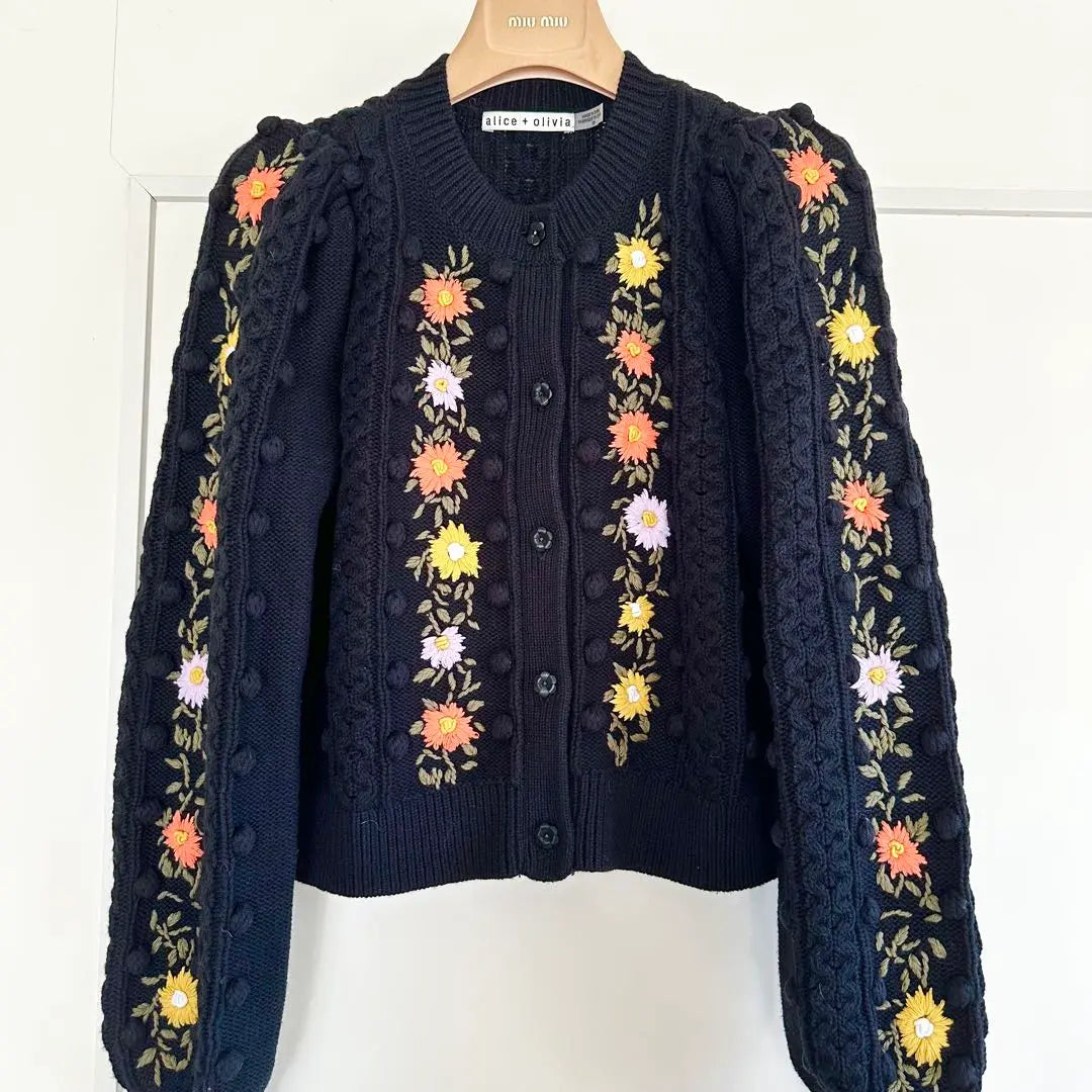 [Wearing 3 times for a short time] Alice and Olivia Embroidered Popcorn Knit Cardigan