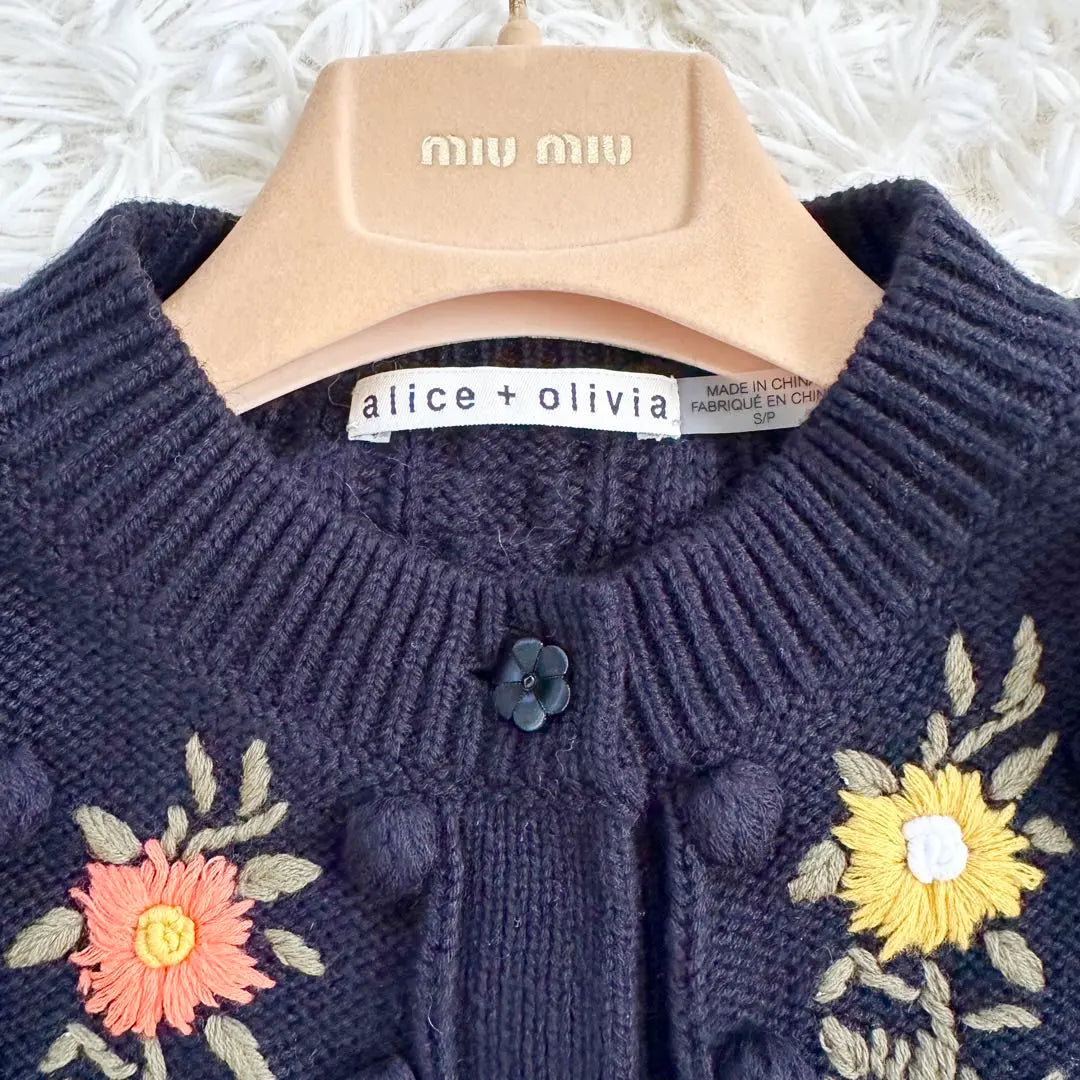 [Wearing 3 times for a short time] Alice and Olivia Embroidered Popcorn Knit Cardigan