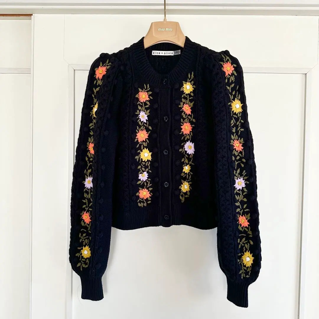 [Wearing 3 times for a short time] Alice and Olivia Embroidered Popcorn Knit Cardigan