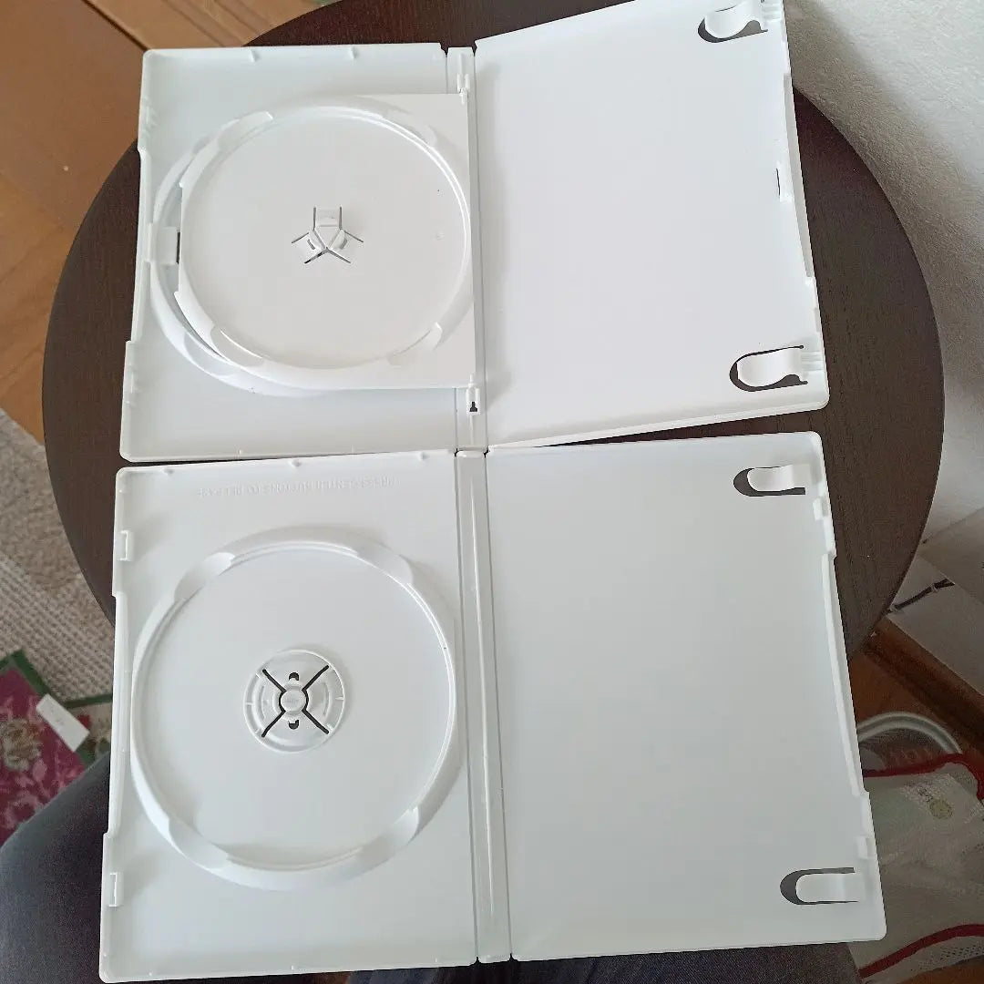 White DVD case for 1, 2 pieces set