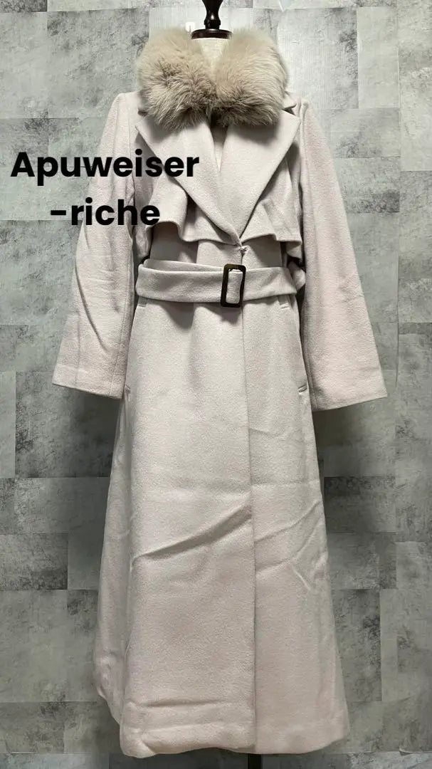 Appweiser Riche long coat with fur collar, pale pink, with belt