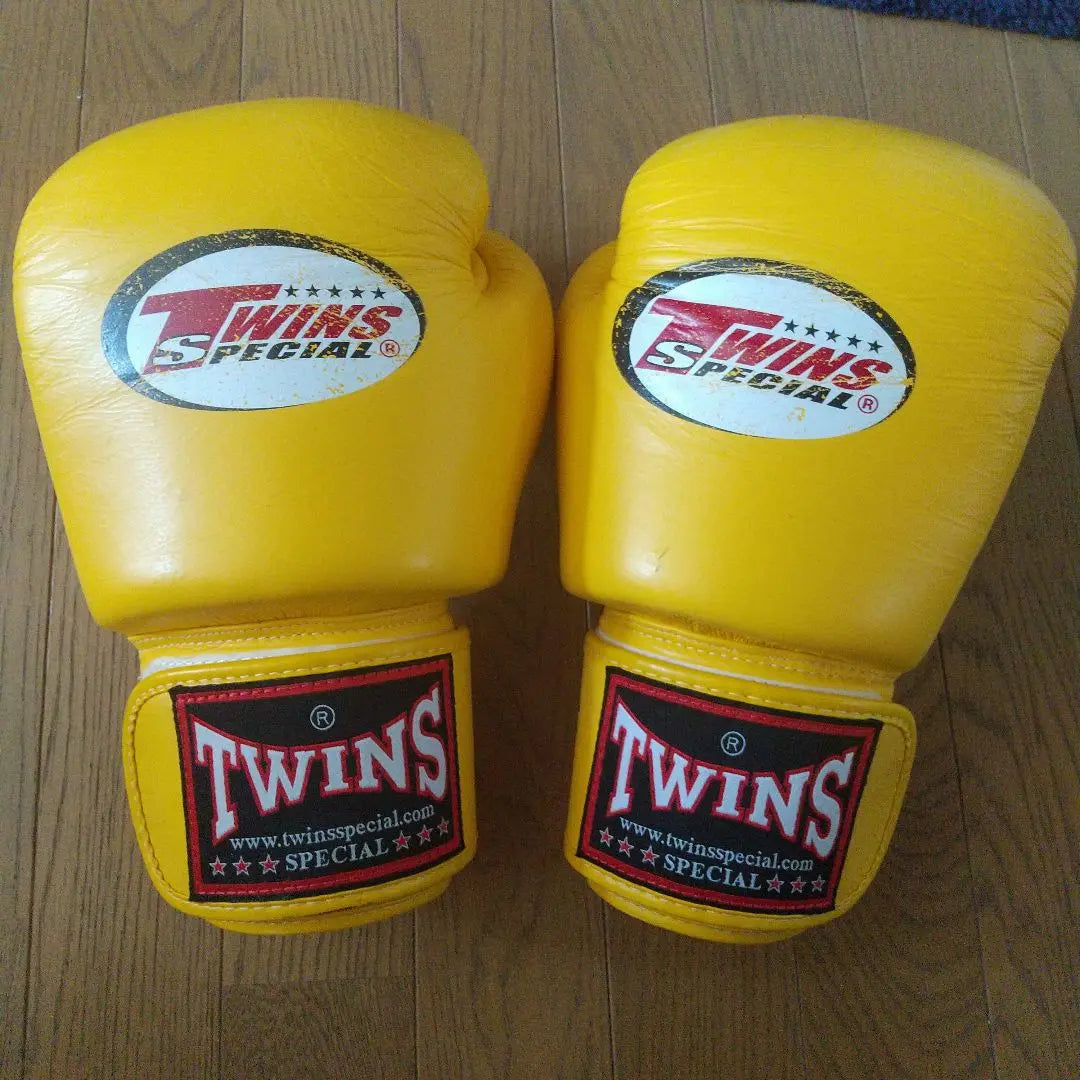 TWINS SPECIAL Boxing Gloves, 14 oz yellow, made from genuine leather