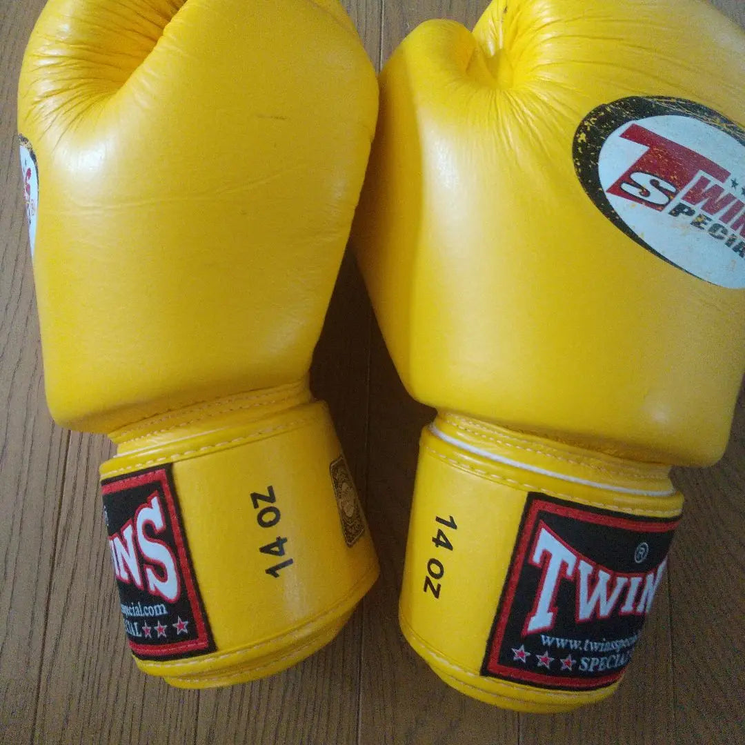 TWINS SPECIAL Boxing Gloves, 14 oz yellow, made from genuine leather