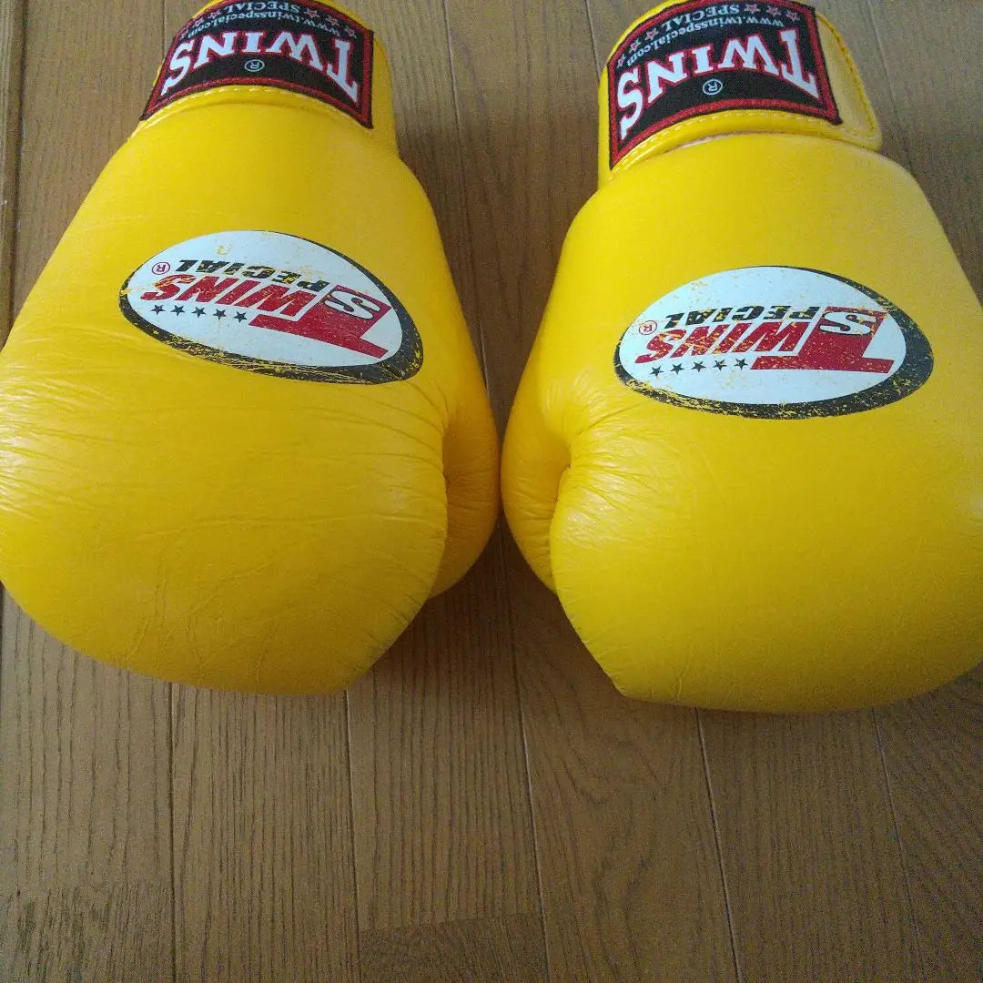 TWINS SPECIAL Boxing Gloves, 14 oz yellow, made from genuine leather