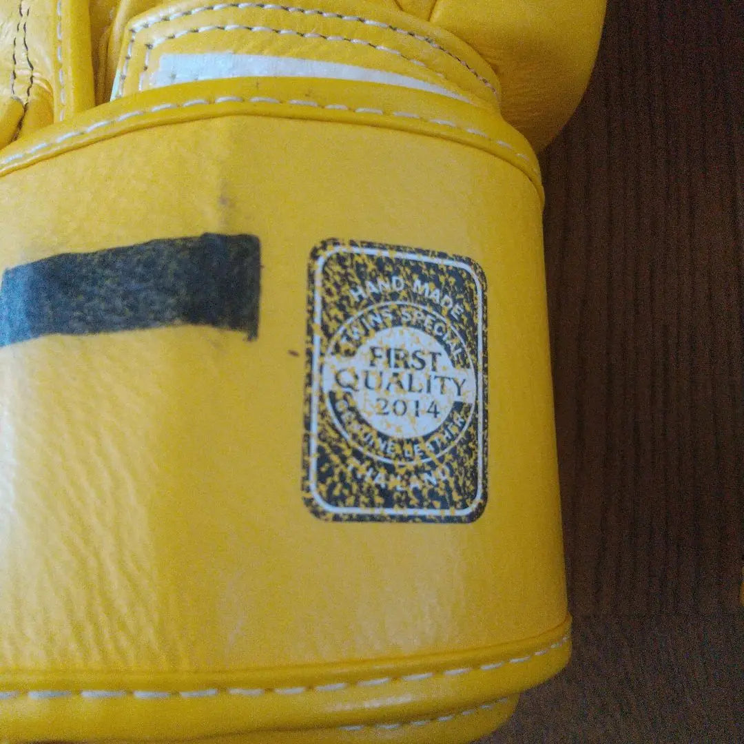 TWINS SPECIAL Boxing Gloves, 14 oz yellow, made from genuine leather