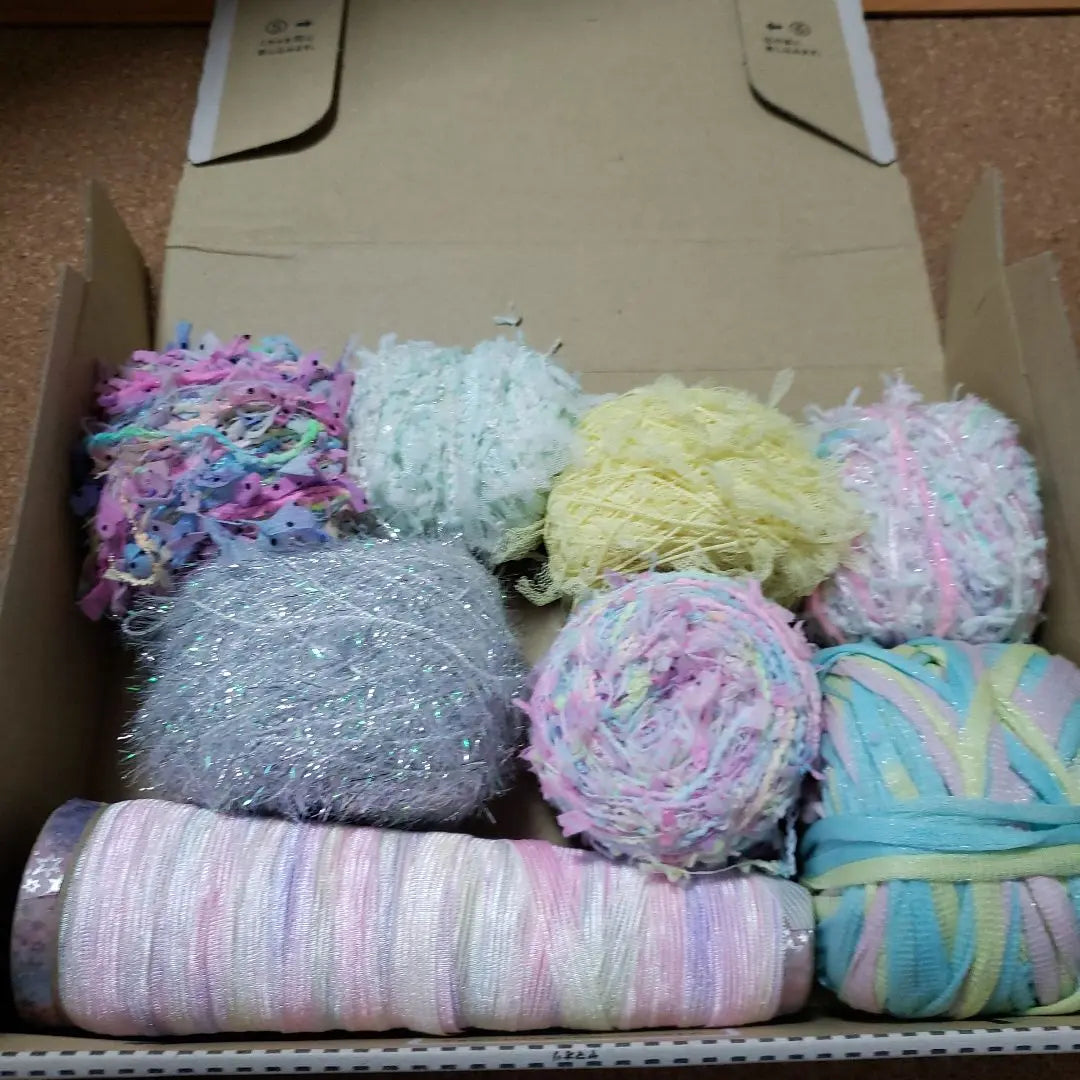 Yarn assortment 8 balls C set