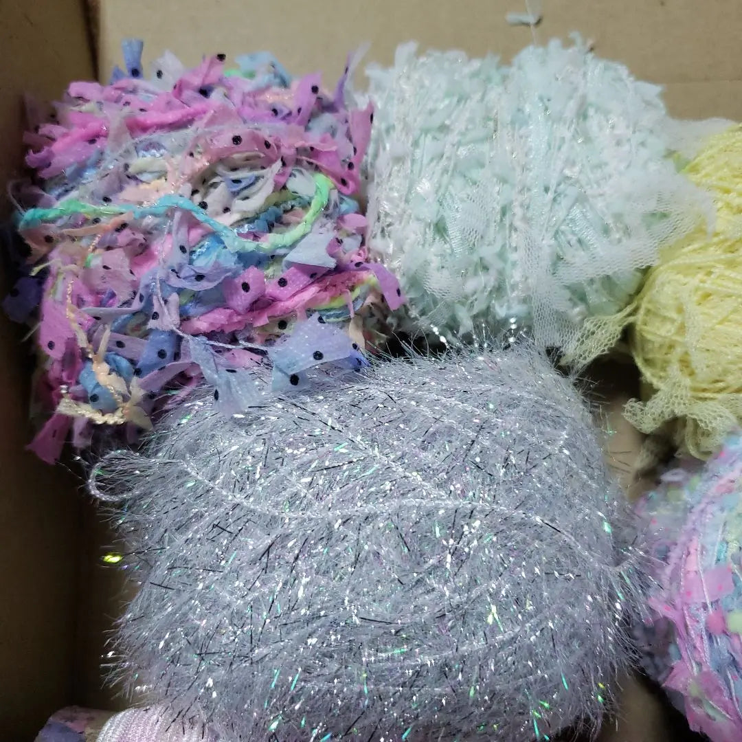 Yarn assortment 8 balls C set