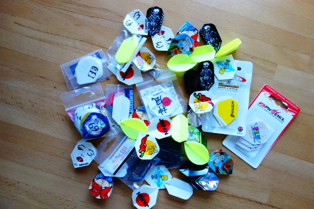 ♪Shipping included♪ Various darts flights, chips and other sets