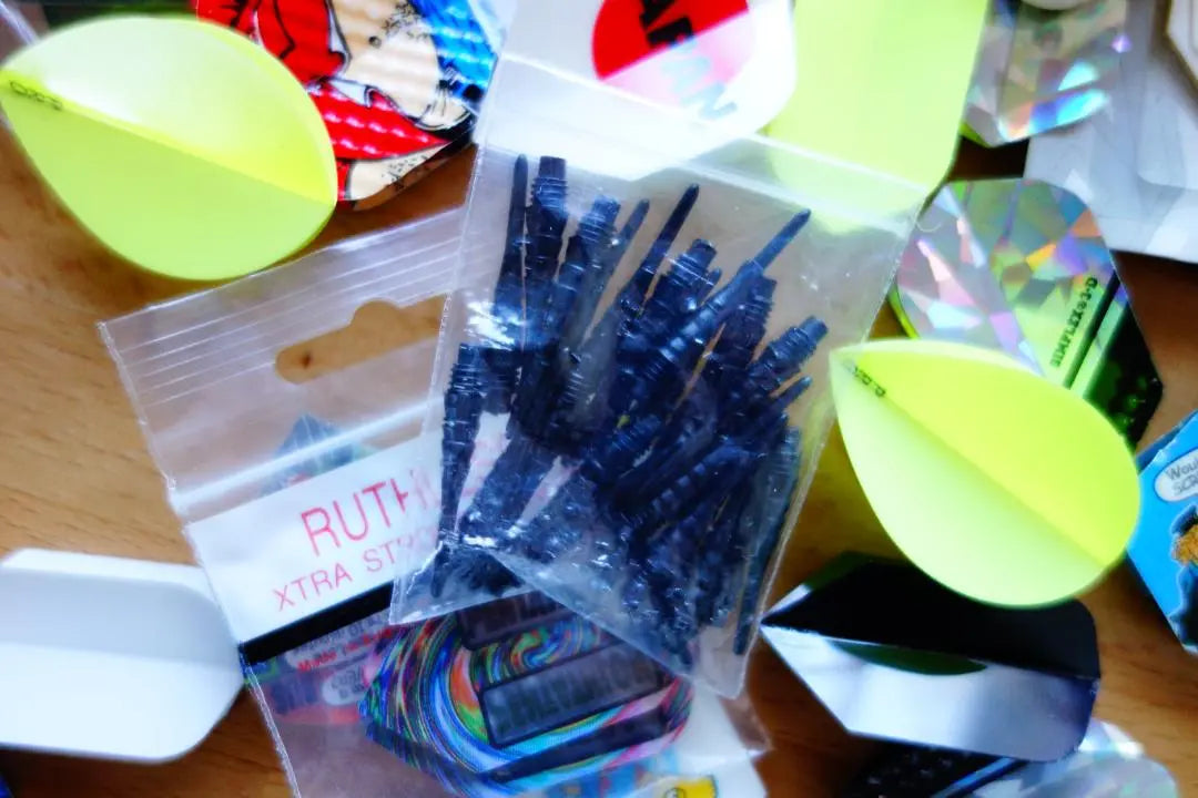 ♪Shipping included♪ Various darts flights, chips and other sets