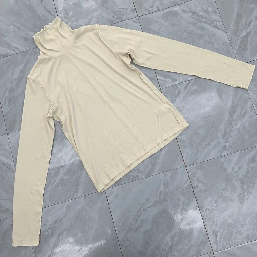 Tops GU lip cuello alto beige manga larga liso talla M Simple | GU リブタートルネックトップス ベージュ 長袖 無地 Mサイズ シンプル