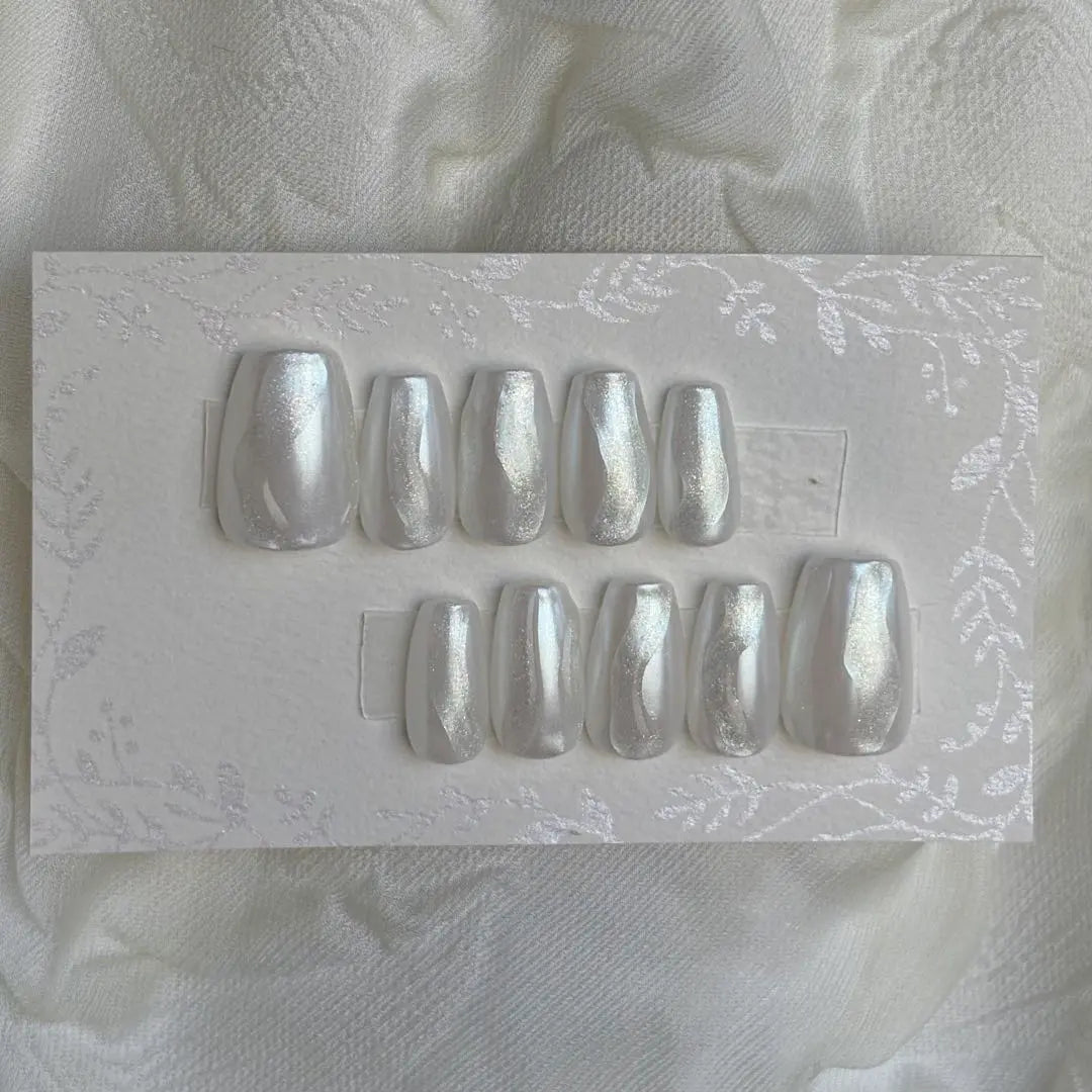 [54] Size-ordered nail tips, glitter, sparkling pearl