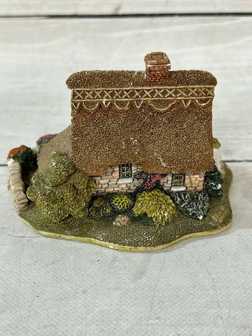 [Lilypat Lane] UK-made miniature house