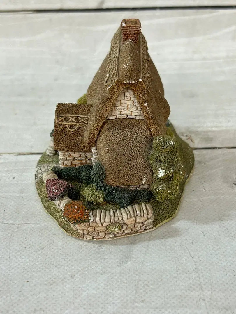 [Lilypat Lane] UK-made miniature house