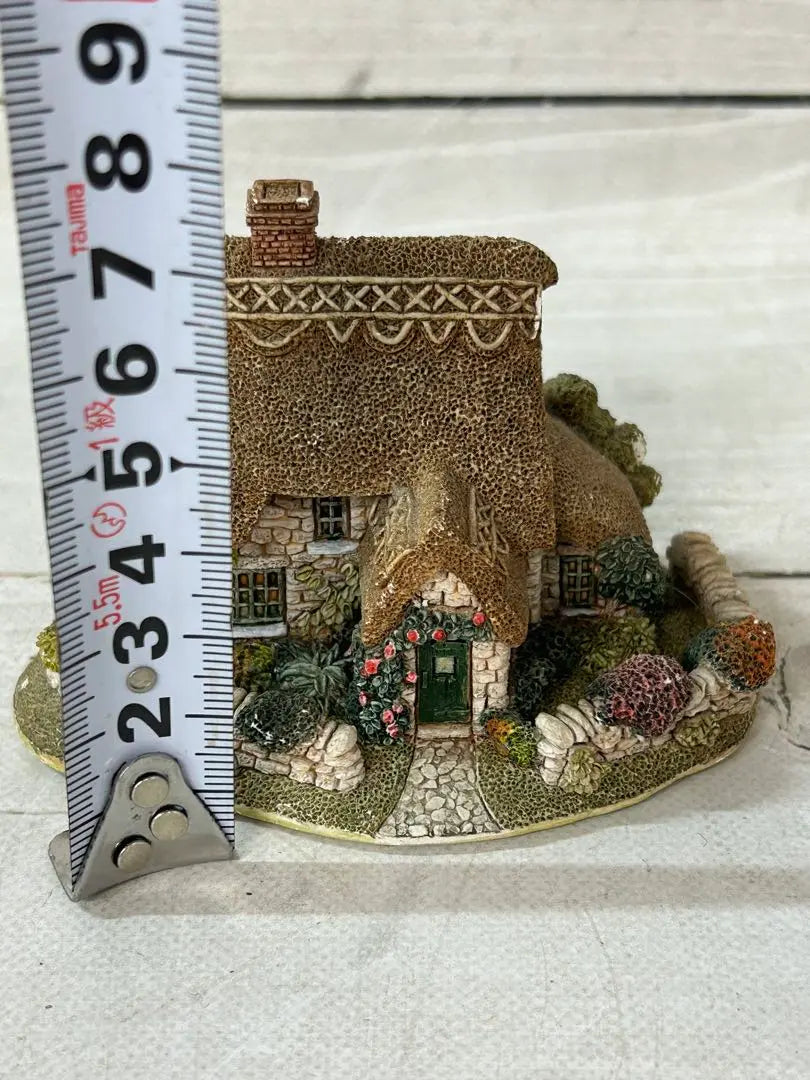 [Lilypat Lane] UK-made miniature house