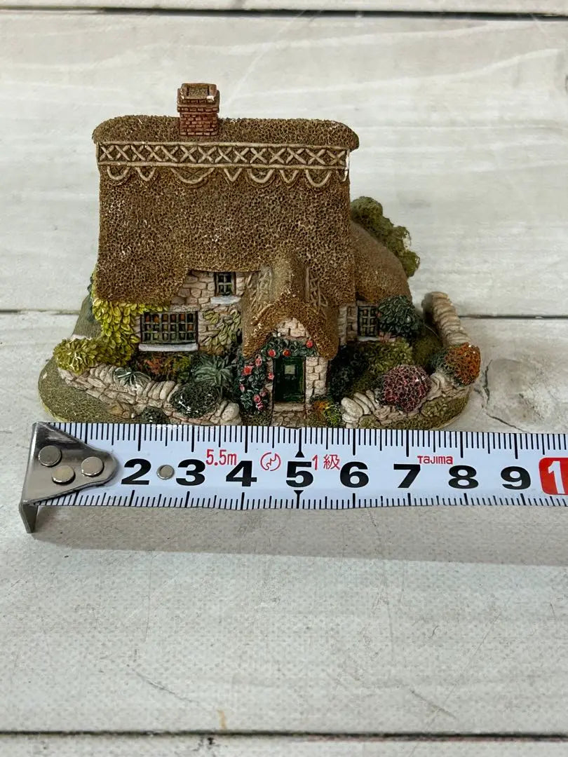 [Lilypat Lane] UK-made miniature house