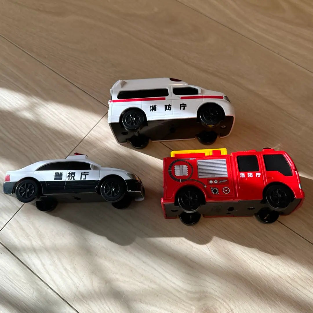 Toiko Emergency Vehicle Station Police Car Ambulance Fire Truck 3-piece set