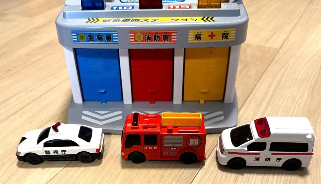 Toiko Emergency Vehicle Station Police Car Ambulance Fire Truck 3-piece set