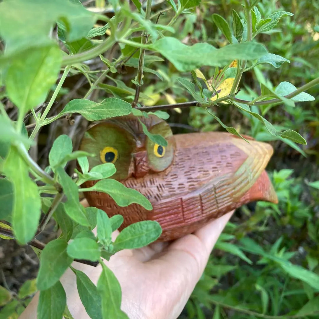 Búho tallado en madera