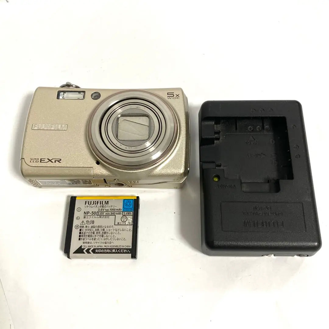 FUJIFILM Fujifilm FinePix F200EXR digital camera with translation