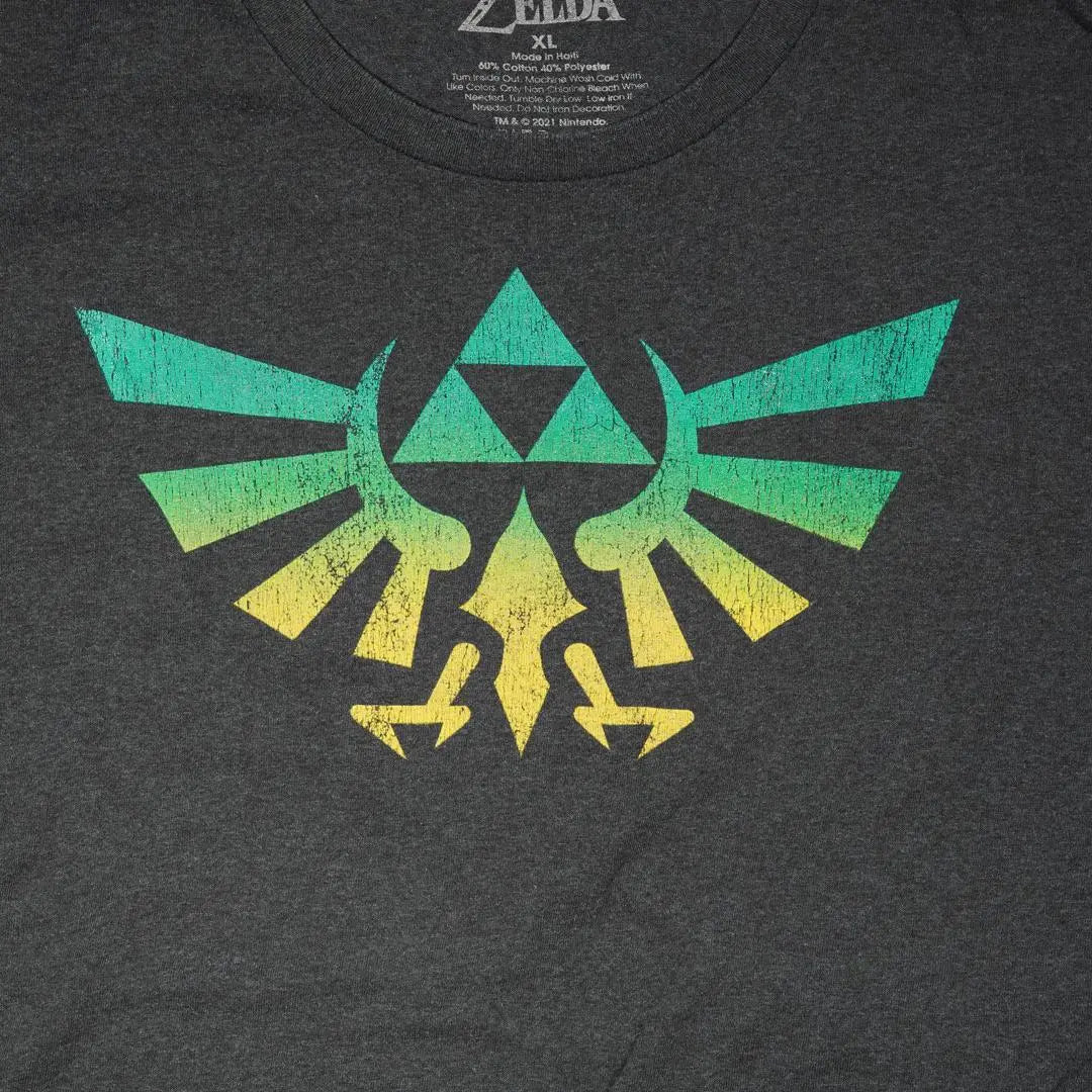 Juego T: The Legend of Zelda: Camiseta Link con emblema de Hyrule Link Nintendo Gris