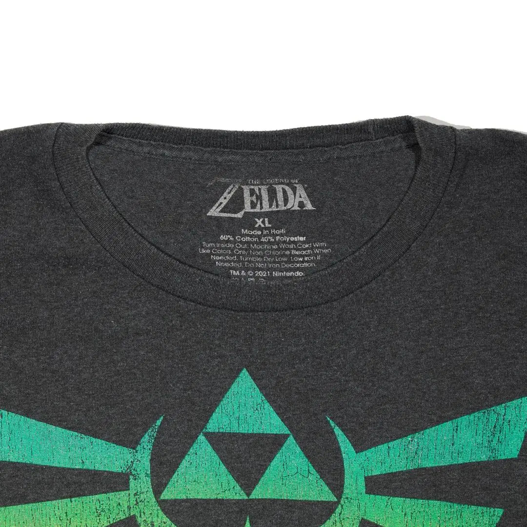 Juego T: The Legend of Zelda: Camiseta Link con emblema de Hyrule Link Nintendo Gris