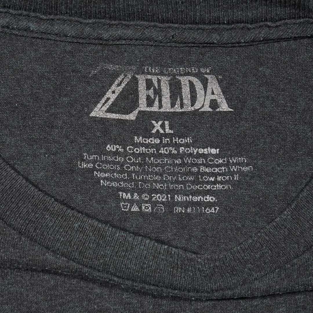 Juego T: The Legend of Zelda: Camiseta Link con emblema de Hyrule Link Nintendo Gris