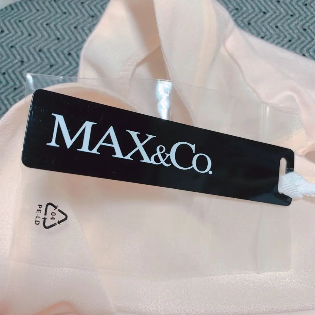 New MAX &Co. Made with different materials such as silk, hem asymmetrical tank top L