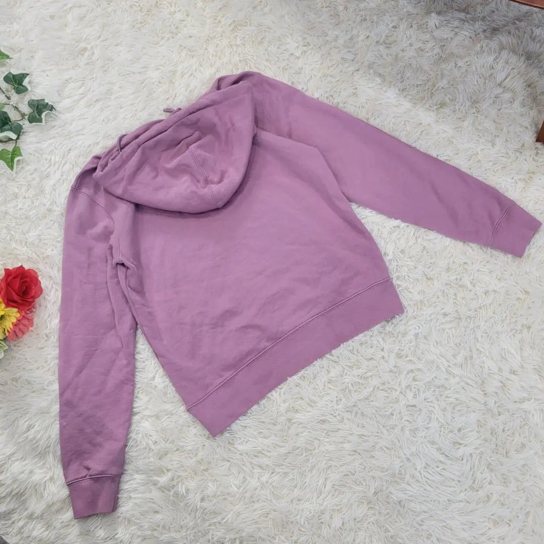 Sudadera con capucha y logotipo bordado en color morado y lavanda de COACH