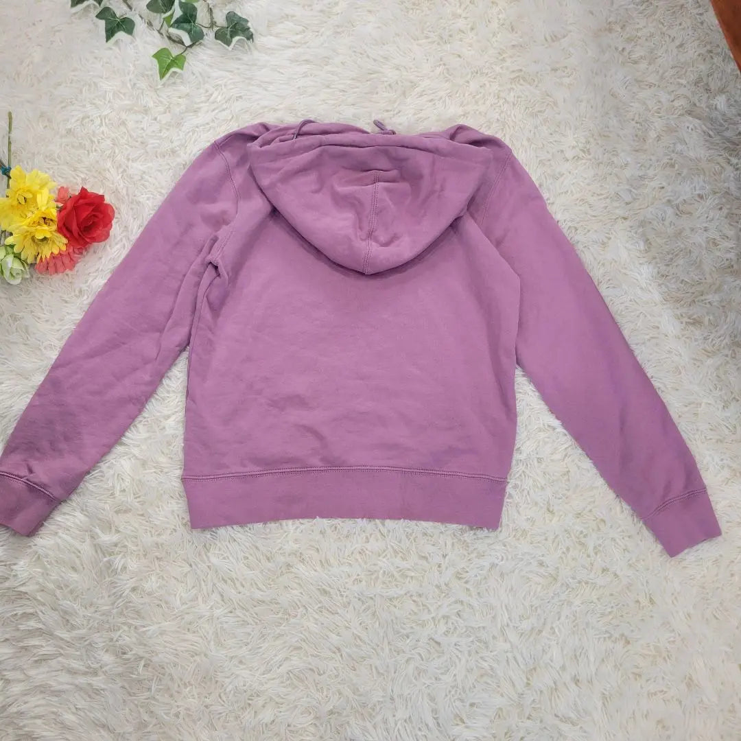 Sudadera con capucha y logotipo bordado en color morado y lavanda de COACH