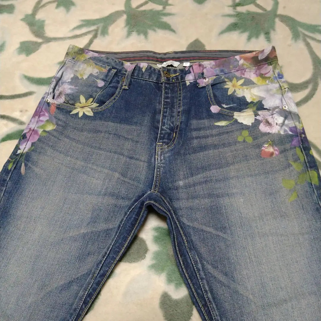 ◯Rehacer pantalones vaqueros con estampado floral de células raras y flores botánicas