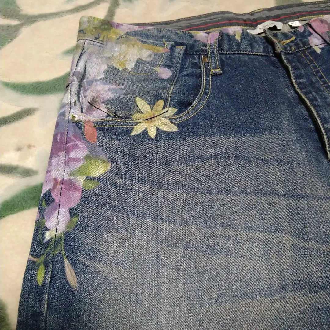 ◯Rehacer pantalones vaqueros con estampado floral de células raras y flores botánicas