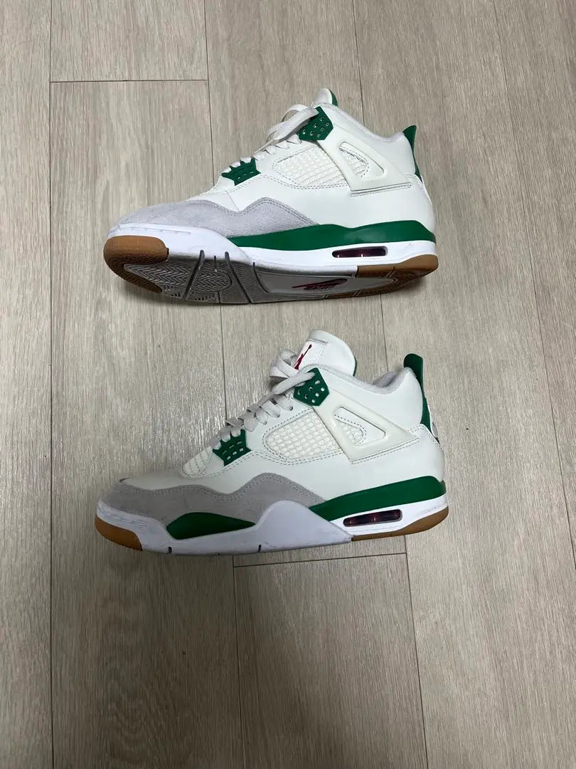 Nike SB × Air Jordan 4 "Pine Green"