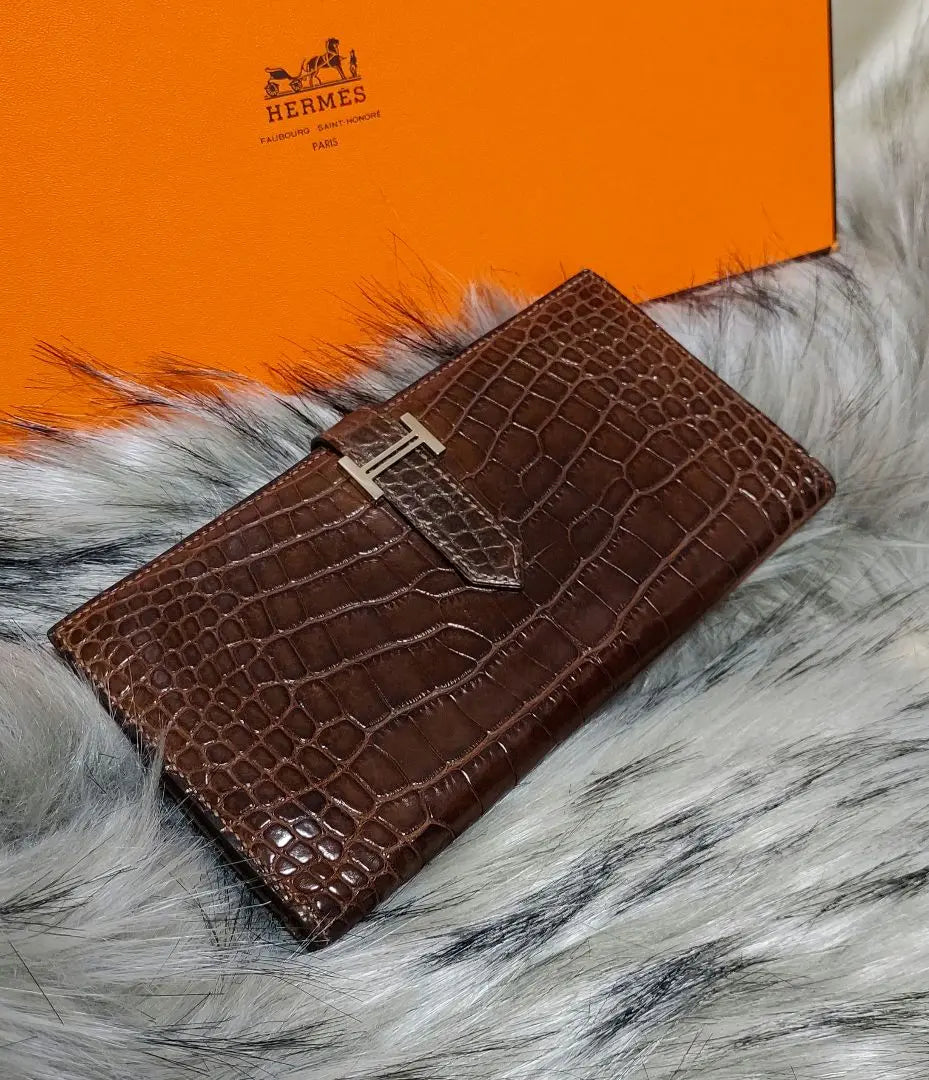 Beautiful Hermes Bean Souffle Crocodile Alligator Crocodile Leather Wallet Brown