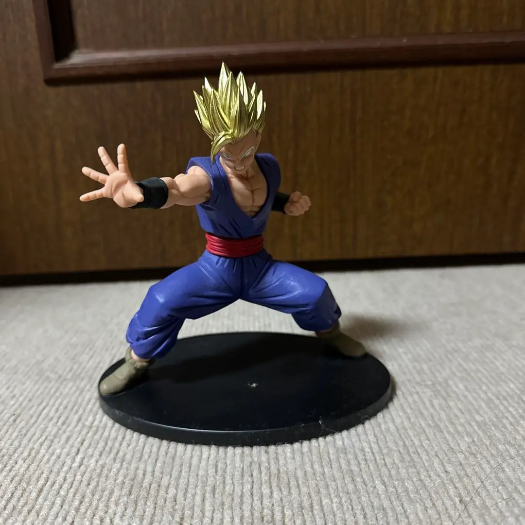 Figura de Son Gohan en pose de batalla