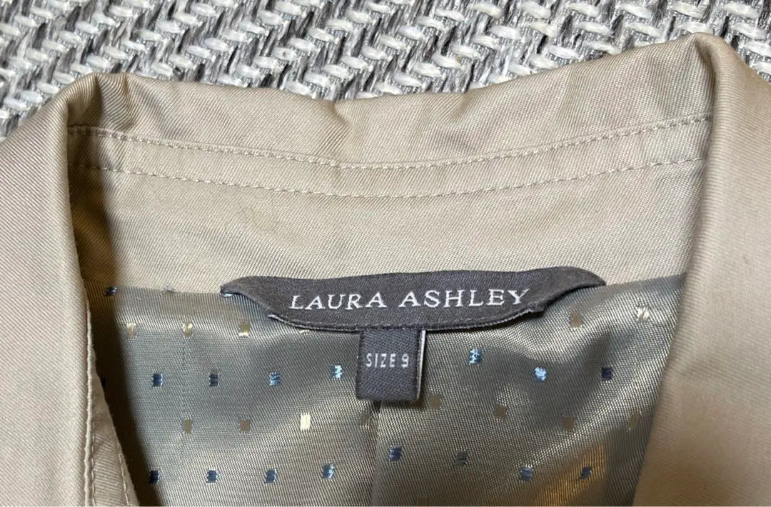 Same day shipping [Extremely beautiful] laura ashley spring pleated trench coat