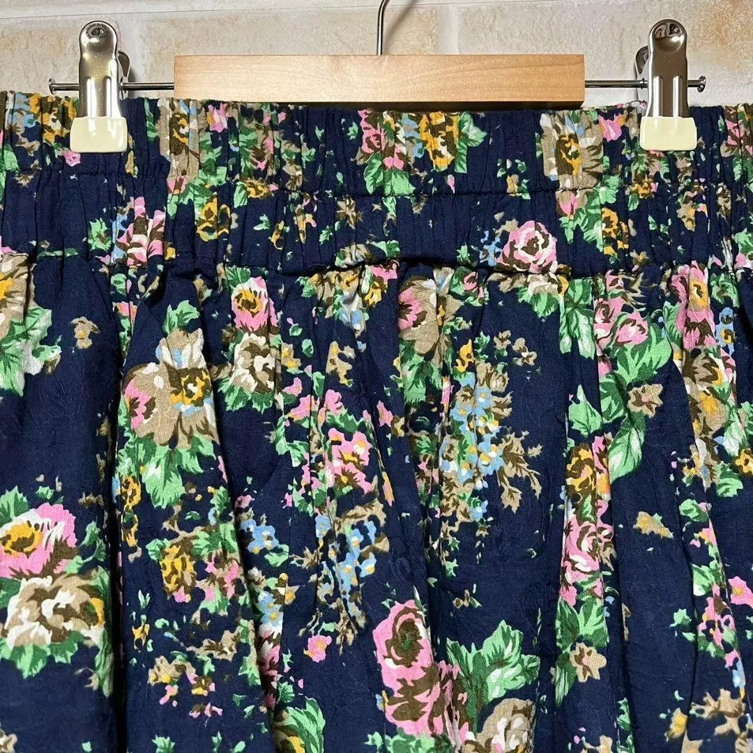 Beautiful condition ◎ Women's floral mini skirt Navy size M