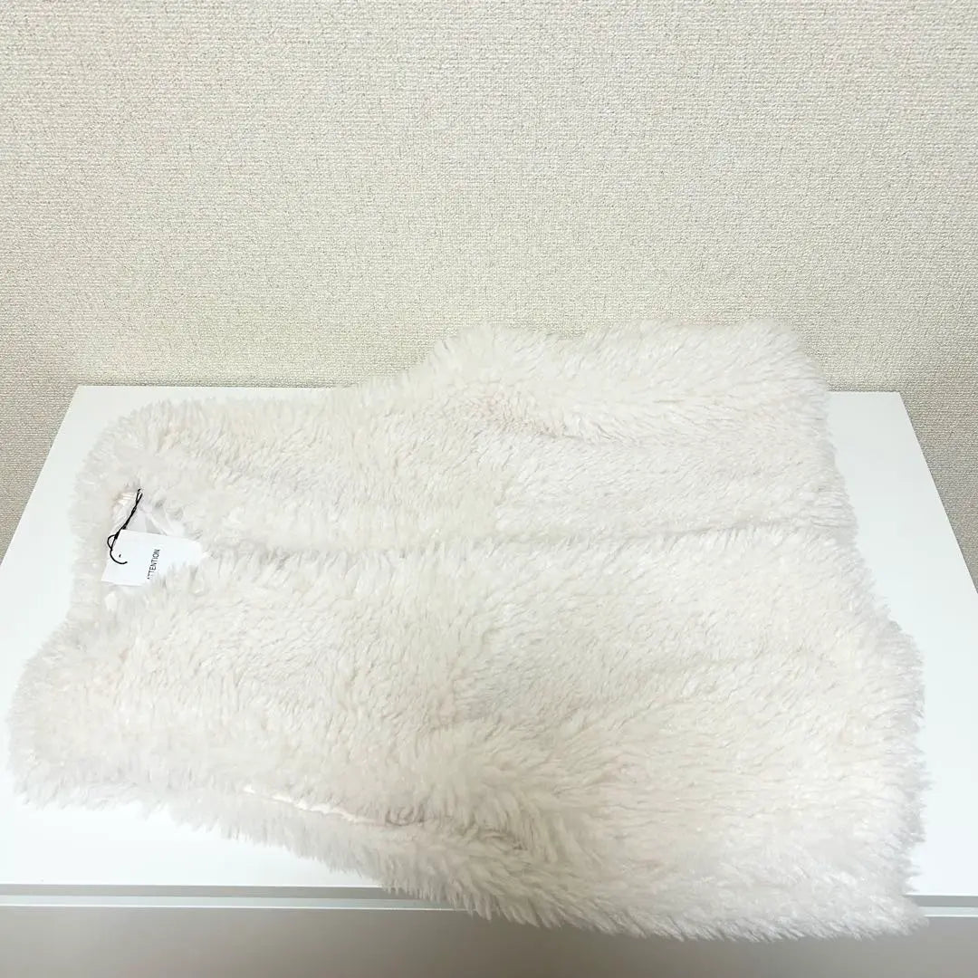 GRL Fur Vest White