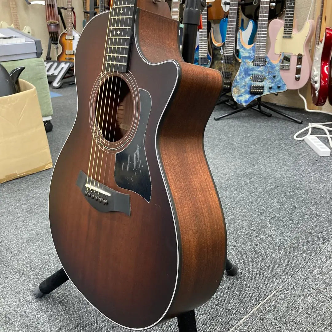 [9775] Taylor 322ce electric acoustic tape with hard case