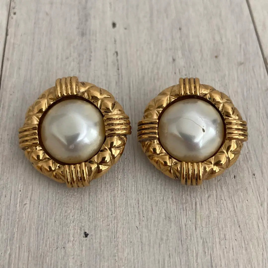 CHANEL earrings fake pearl