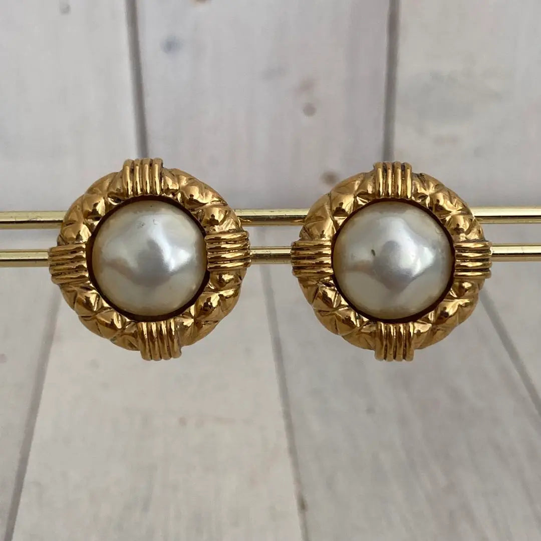 CHANEL earrings fake pearl