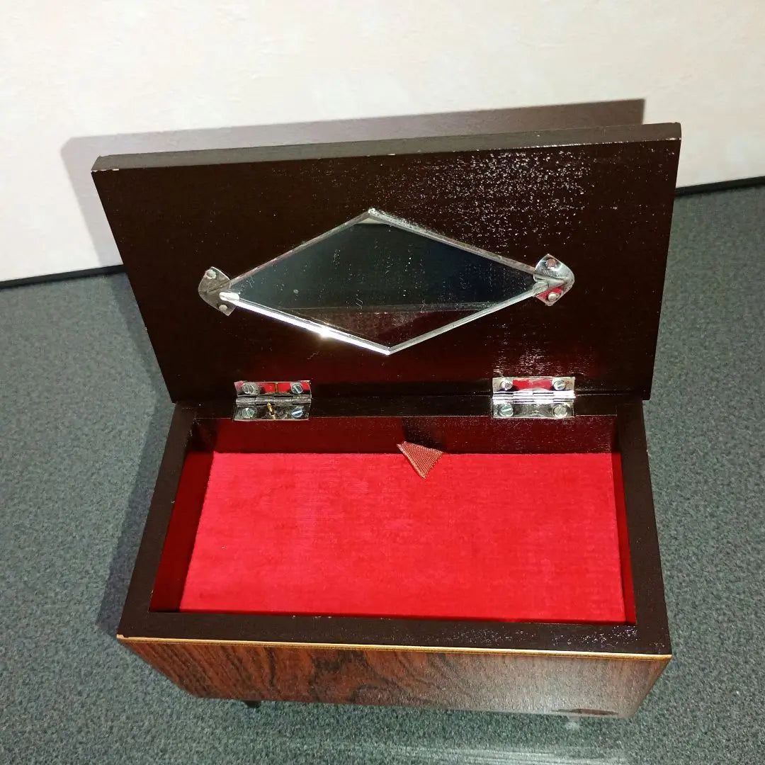 Super rare item ❤️ Showa retro wooden music box, beautiful condition, jewelry box, ornament