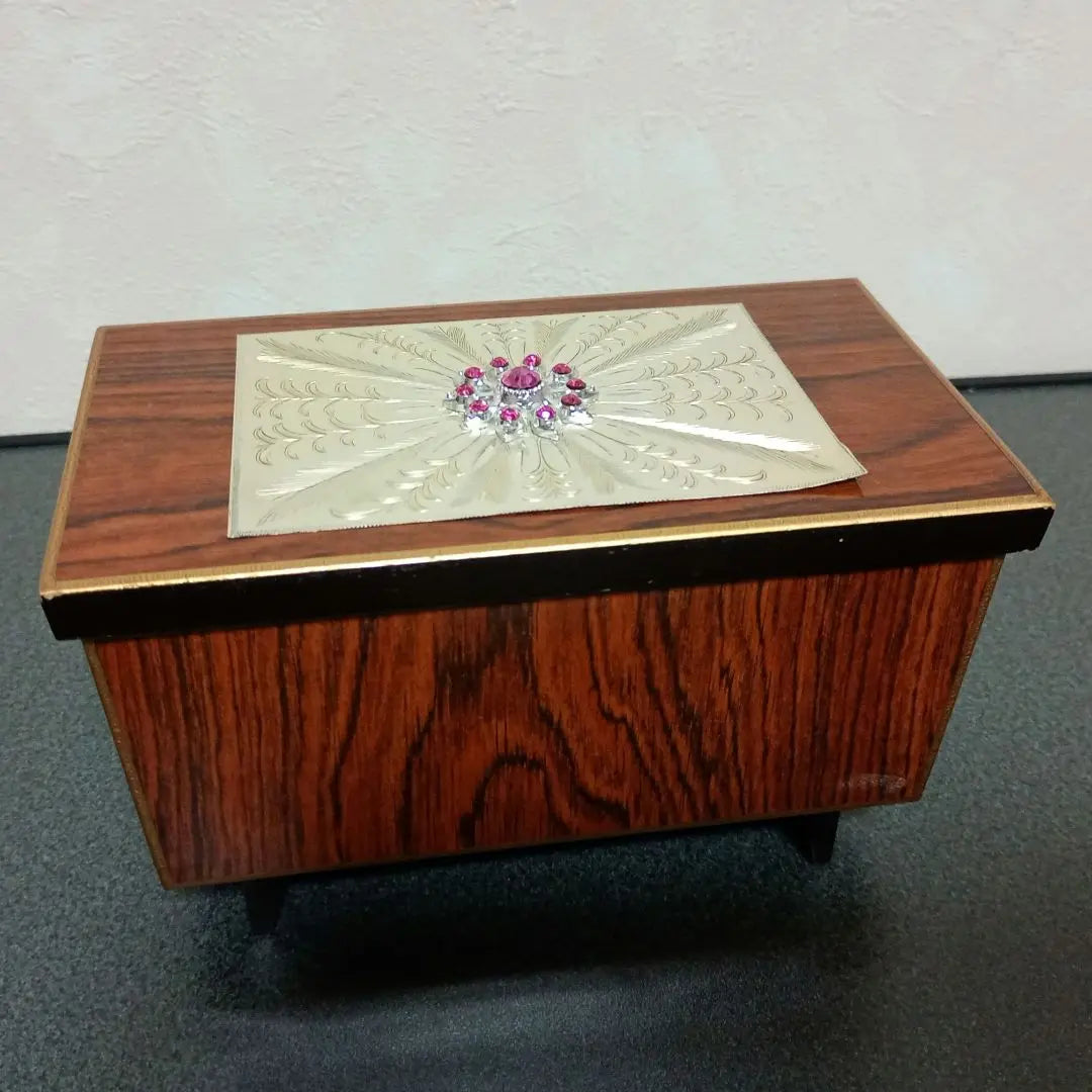 Super rare item ❤️ Showa retro wooden music box, beautiful condition, jewelry box, ornament