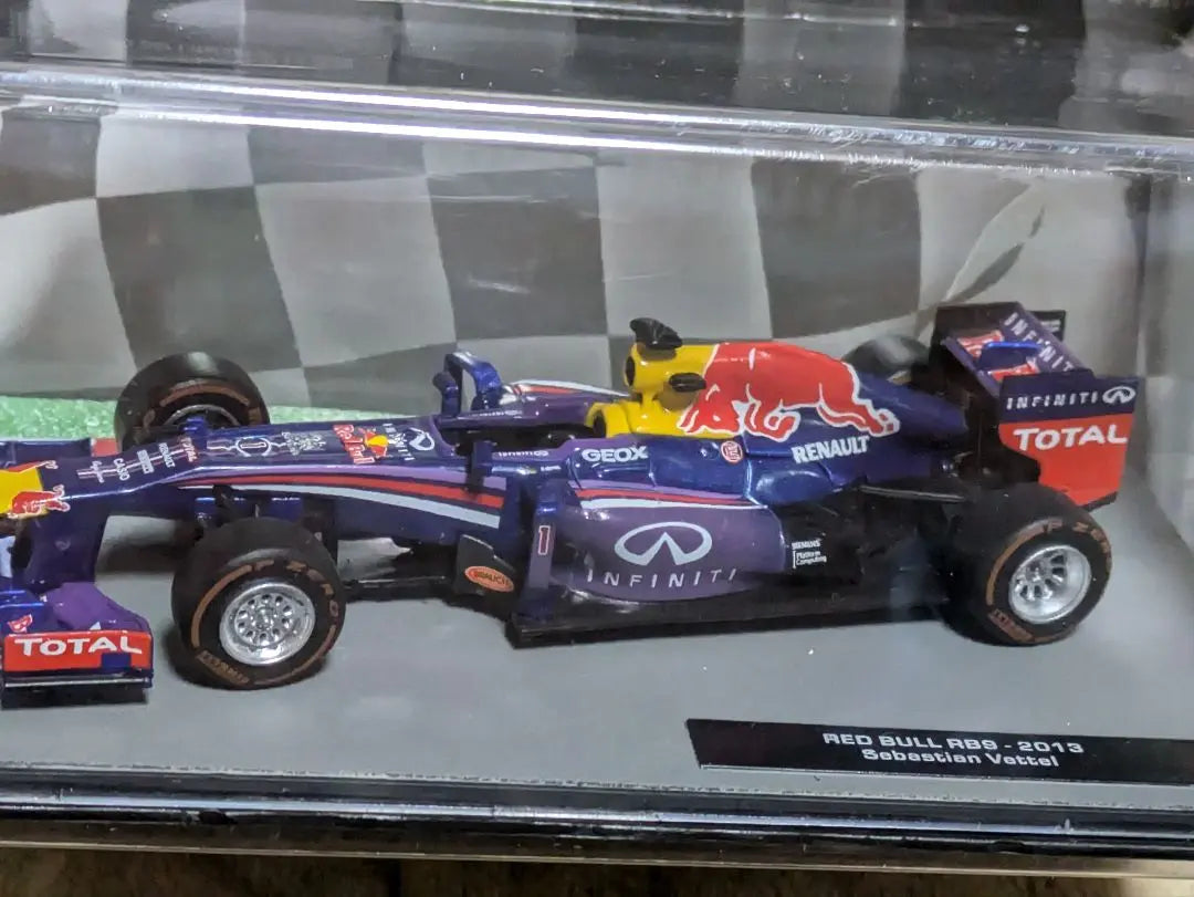 De Agostini Sebastian Vettel 1/43 Red Bull