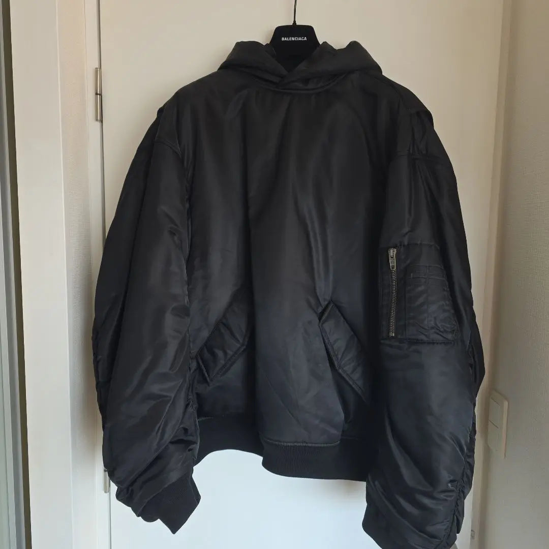 Brand new and unused BALENCIAGA PULLOVER BOMBER Size 3